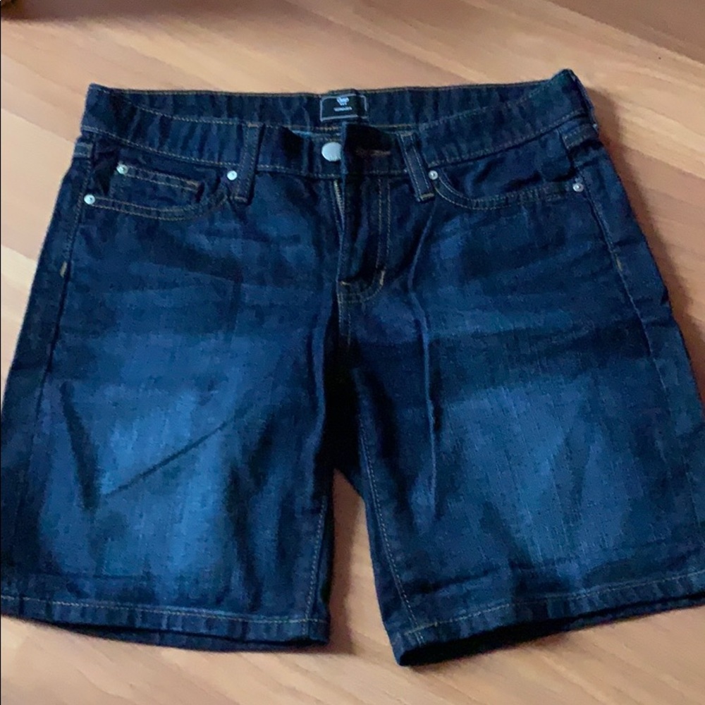 Gap Bermuda